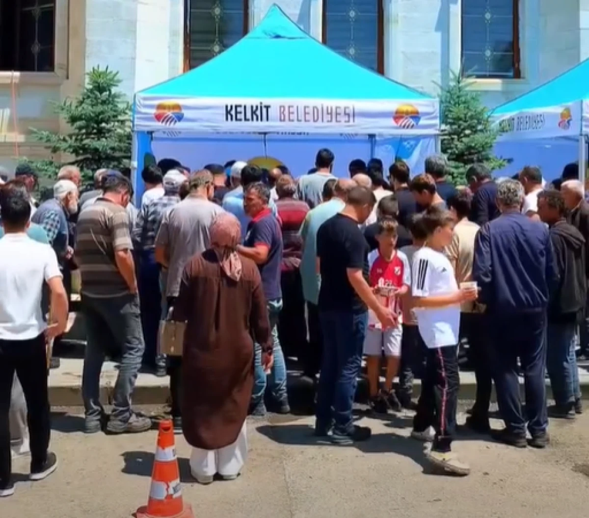 AŞURELER KAPIŞ KAPIŞ T&Uuml;KENDİ