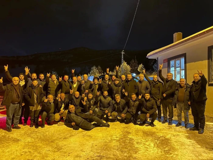 G&uuml;m&uuml;şg&ouml;ze Halkından MHP Heyetine Sert Tepki: &ldquo;Bu Yemeklerde Hangi Sorunumuz &Ccedil;&ouml;z&uuml;ld&uuml;?&rdquo;